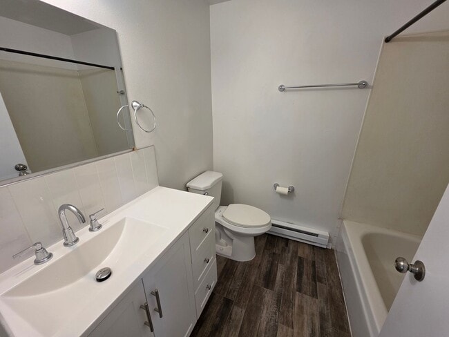 Building Photo - Newly Remodeled Townhouse in Spokane