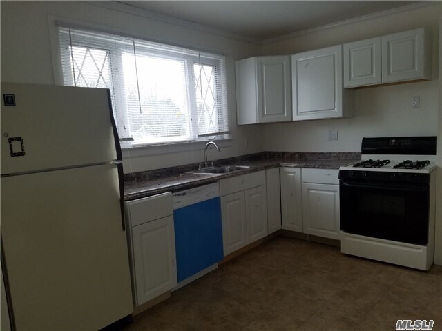 Building Photo - 868 Oakfield Ave