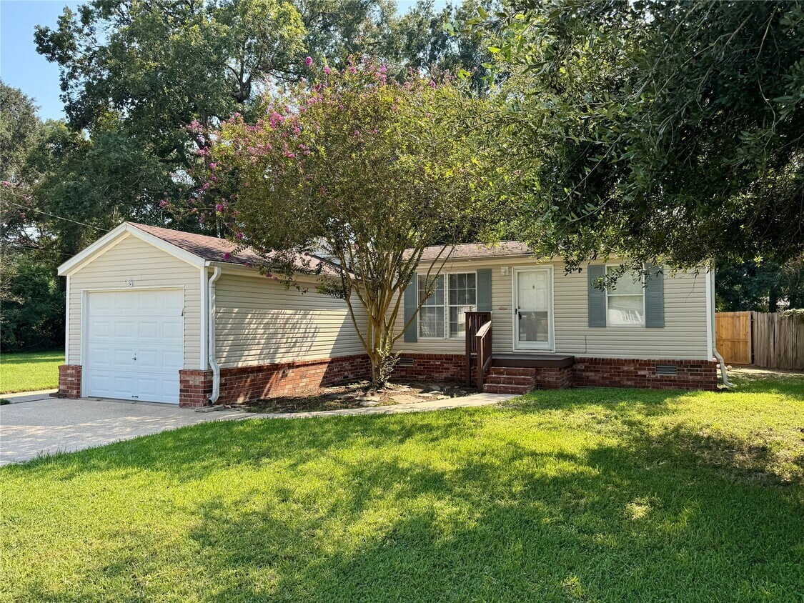 Primary Photo - 16506 Leafy Meadow Dr