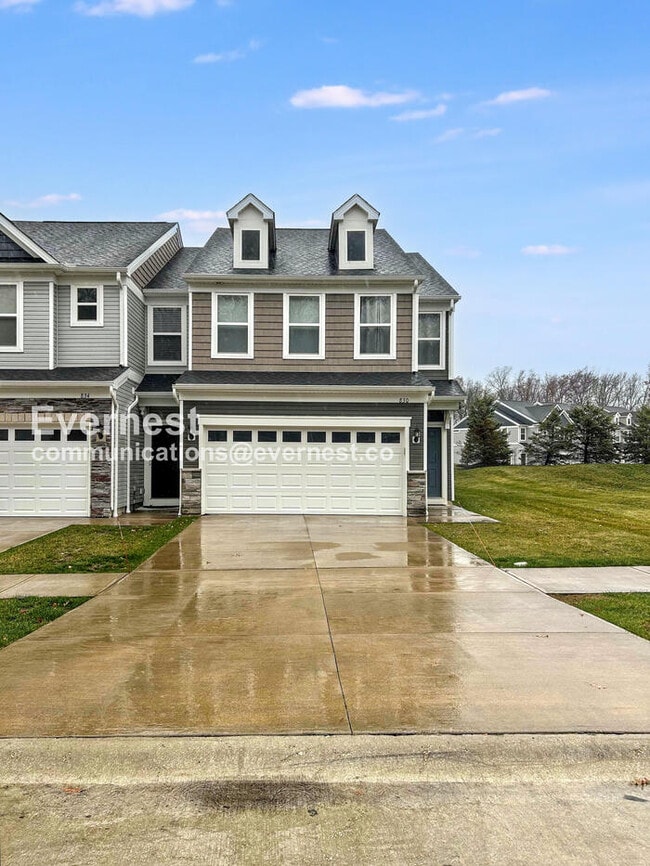 Building Photo - 830 S Greenway Dr