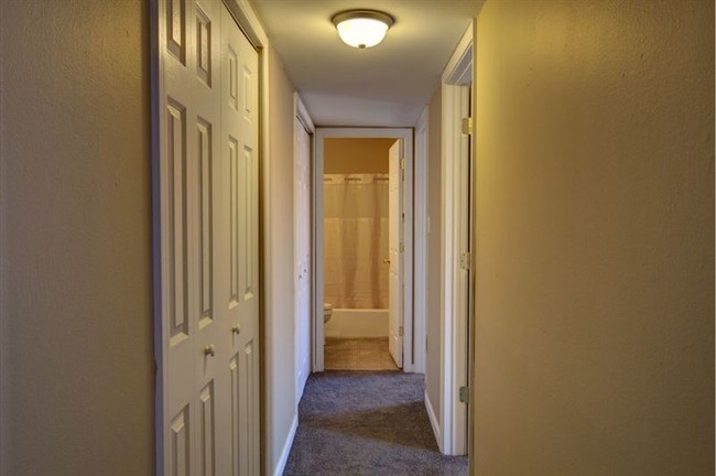 Foto del edificio - 2410 Sims Ct