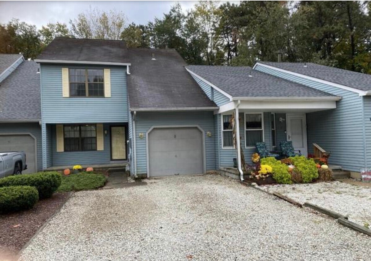8 Partridge Ct, Evesham, NJ 08053 Townhome Rentals in Evesham NJ