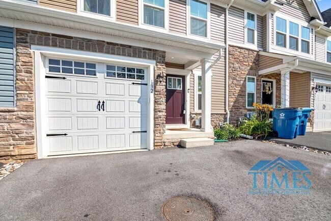 Building Photo - 132 Azalea Dr