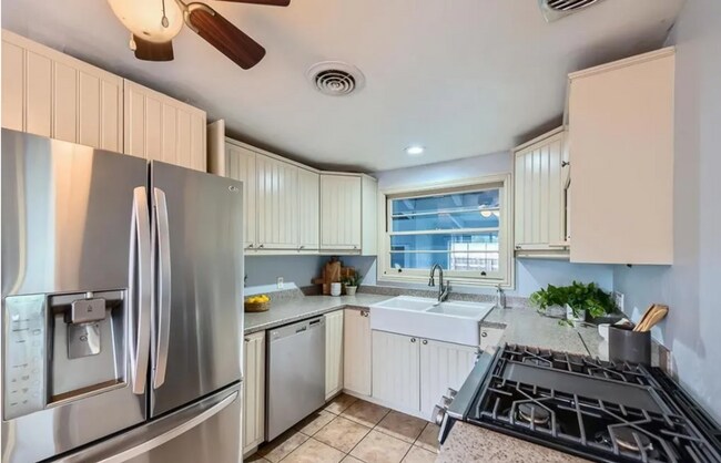 Building Photo - Charming 3-Bedroom Home with Included Util...
