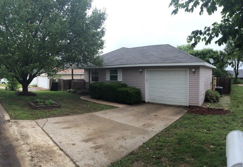 Foto principal - 131 Deer Run Rd