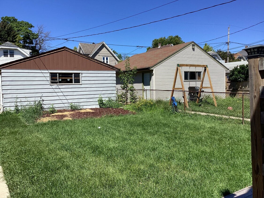 Foto principal - 2 BR Single Family in West Allis