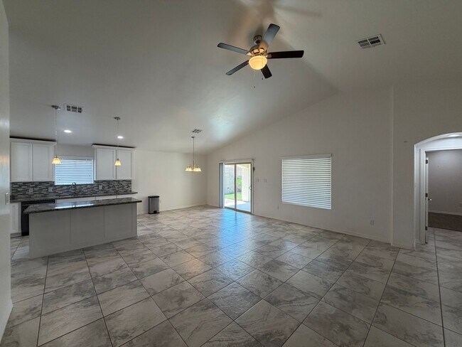Foto del edificio - 12625 E 48th Dr