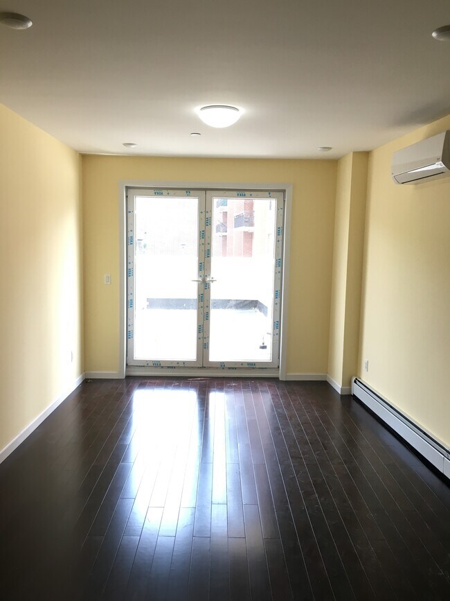 Building Photo - 13812 Northern Blvd