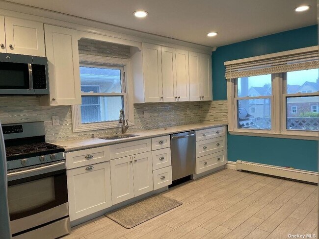 Foto del edificio - 568 Laurelton Blvd