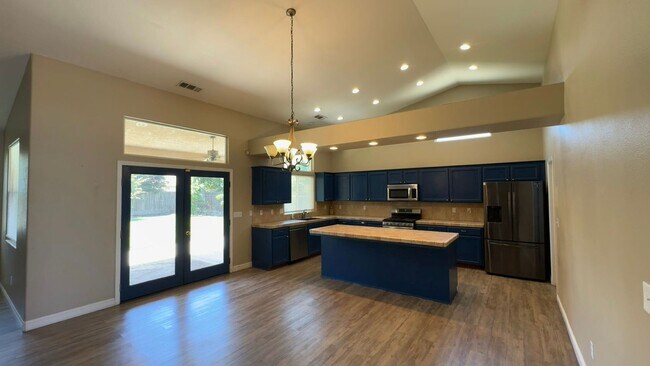 Building Photo - Beautiful Home For Rent in Shannon Ranch i...