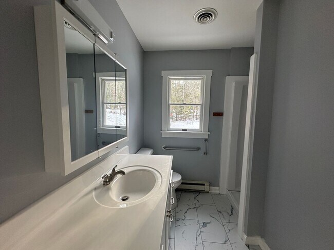 Foto del edificio - Newly Renovated Home Available in Bennington!