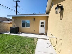 Building Photo - 10573 Sycamore Ave