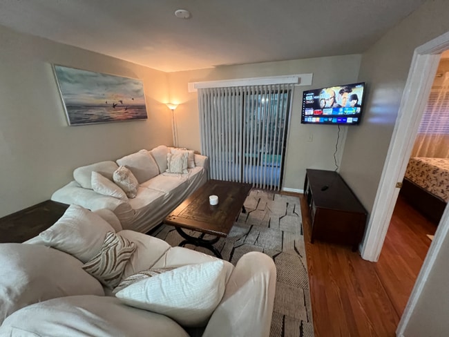 Foto del edificio - 702 Windsong Cir
