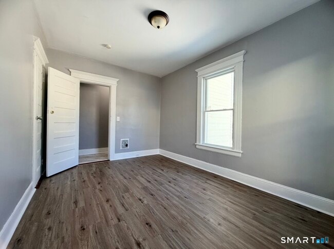 Building Photo - 119 Sherwood Ave