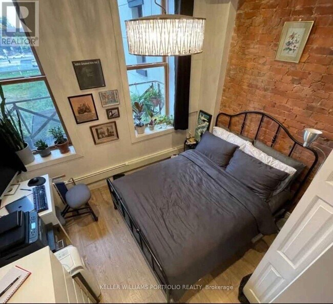 Building Photo - 191 King St E