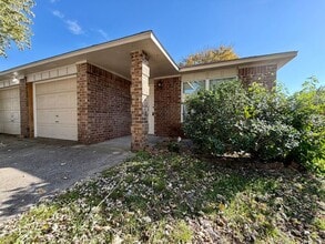 Building Photo - 5905 B Sara St