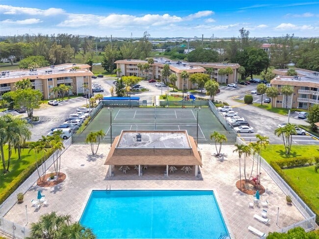 Foto del edificio - 7400 Miami Lakes Dr