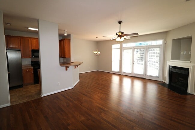 Building Photo - 5907 Hollow Wood Ct