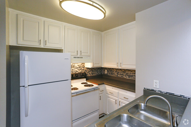 1BR, 1BA - 678 SF - #248 - Twenty 2 Eleven Apartment Homes