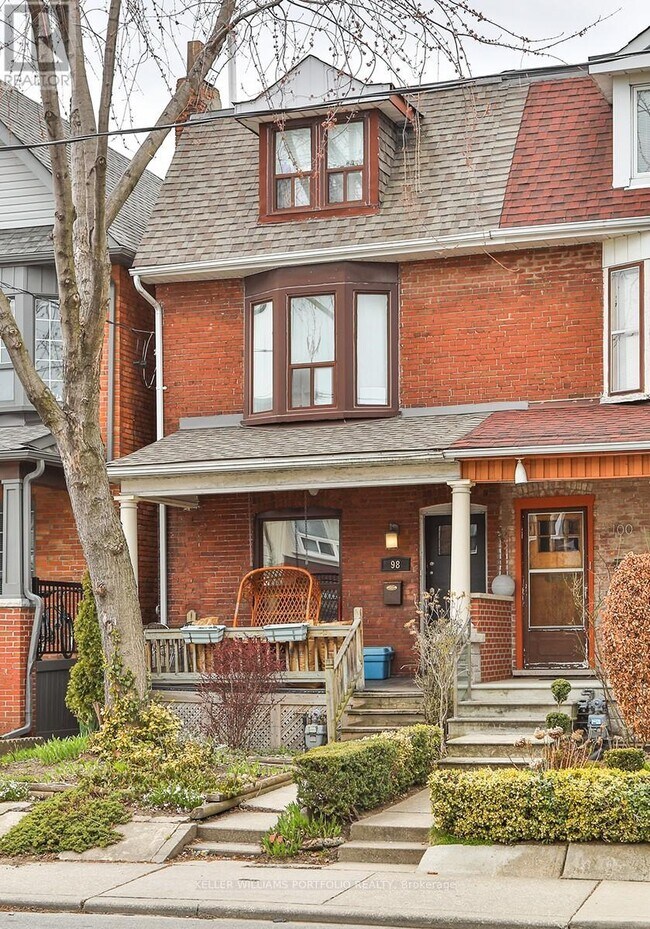 Photo du bâtiment - 98 Uxbridge Ave