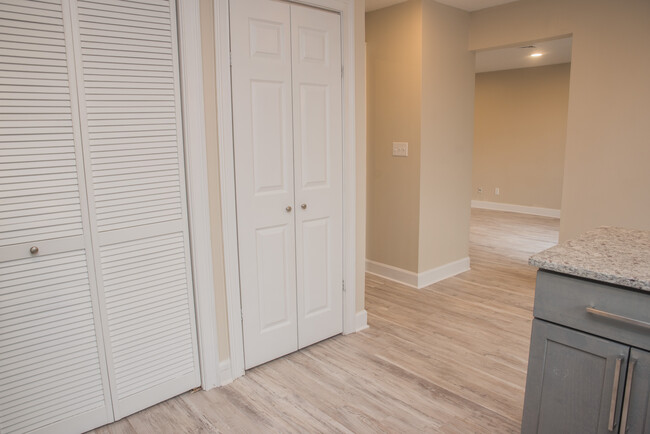 Building Photo - 75 Redwood Dr Unit 606