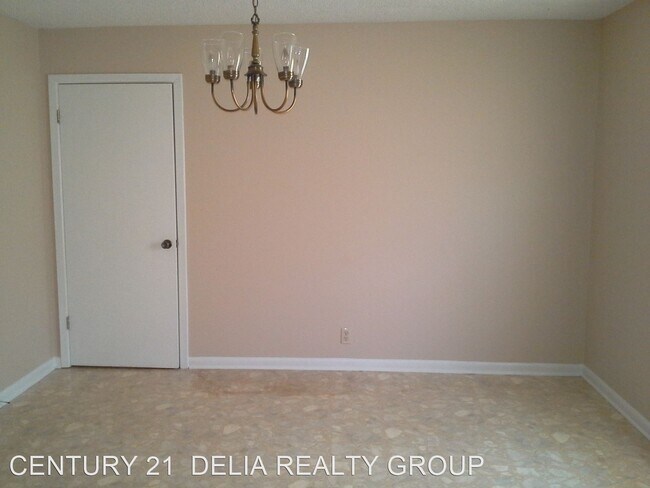 Building Photo - 4 br, 2 bath House - 120 Angelina Lane