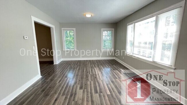 Foto del edificio - Beautiful 3 Bedroom 1 Bathroom Home in Kan...