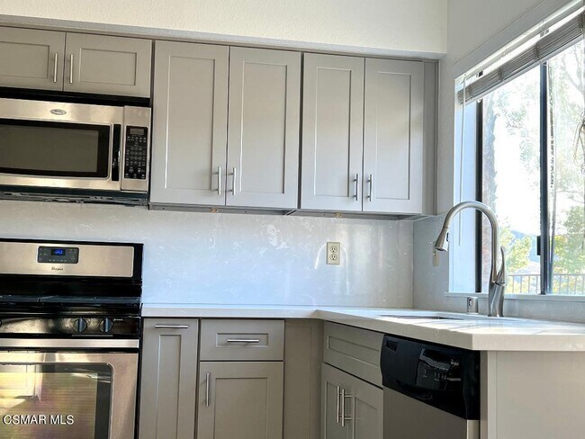Foto del edificio - 5511 Adelina Ct