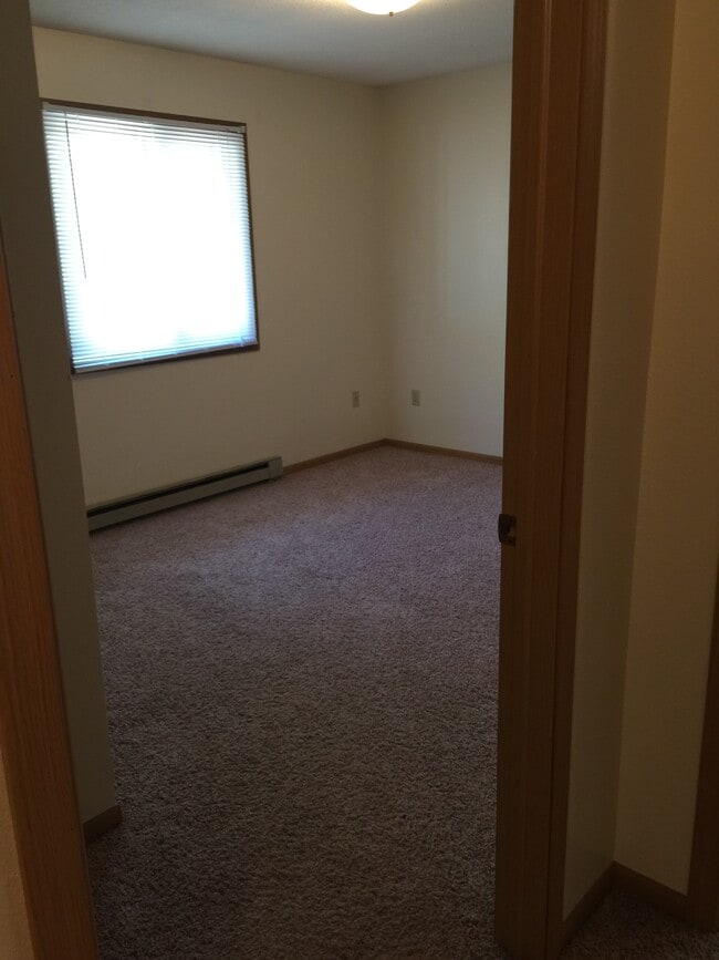 Building Photo - 421 20th Ave W