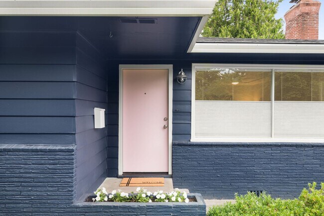 Foto del edificio - Classic Mid-Century Ranch with Large Yard,...