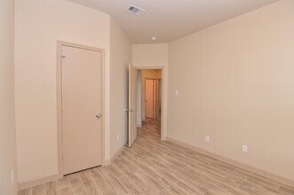 Building Photo - 5502 Floral Valley Ln