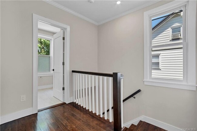 Building Photo - 21 Sylvan Pl
