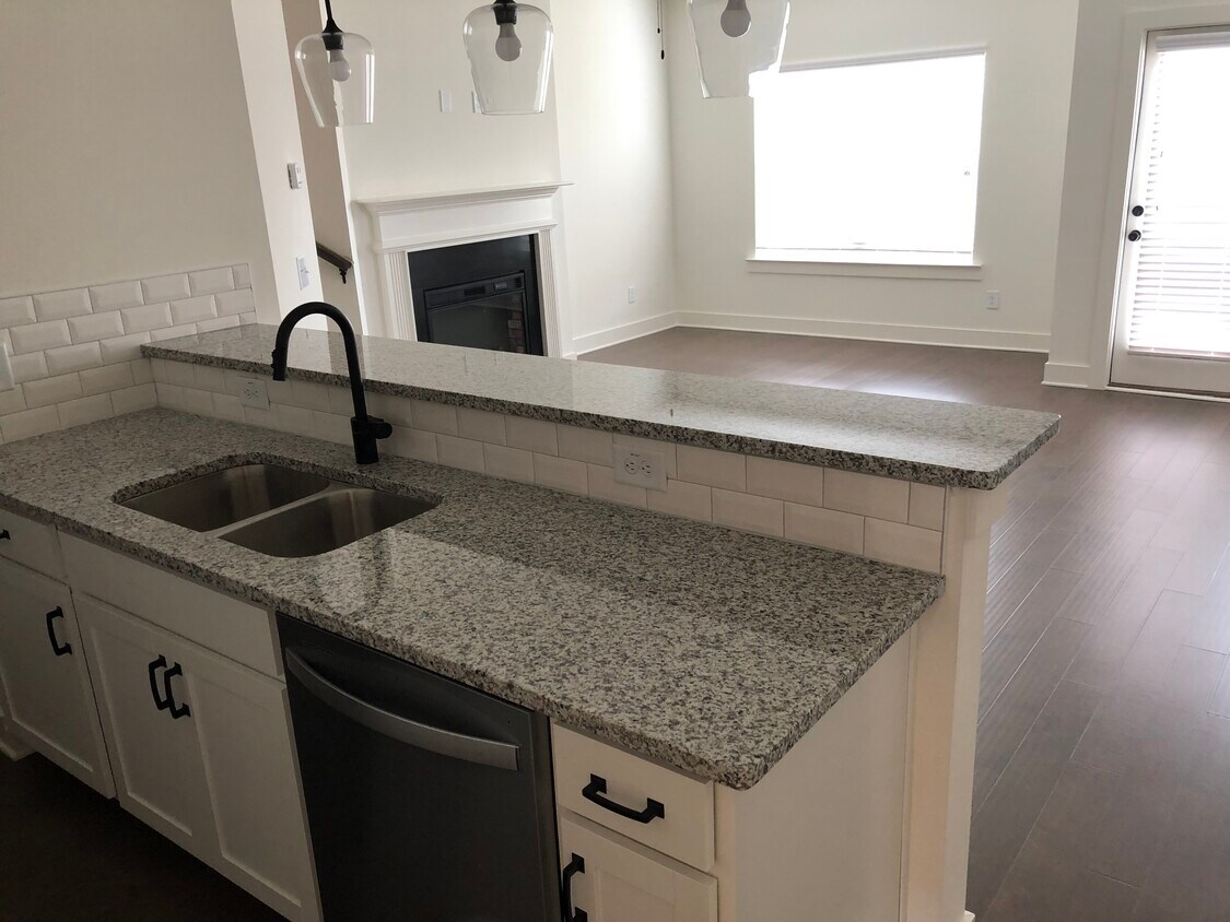 Foto principal - 6355 Princeton Ridge Dr