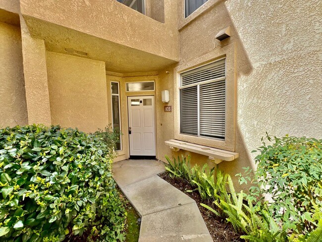 Building Photo - Lovely 3 Bedrooms, 2.5 Bathrooms Townhome ...
