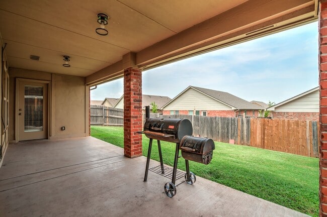 Building Photo - Deer Creek Schools
