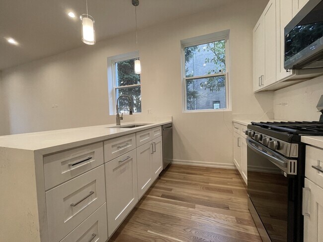 Foto del edificio - 822 N Winchester Ave