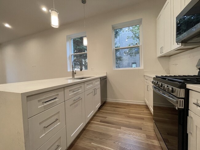 Building Photo - 822 N Winchester Ave