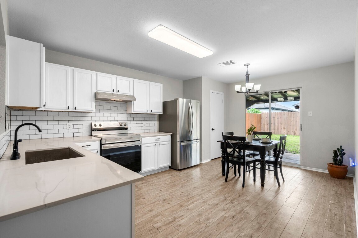 Foto principal - 3103 Crownover St