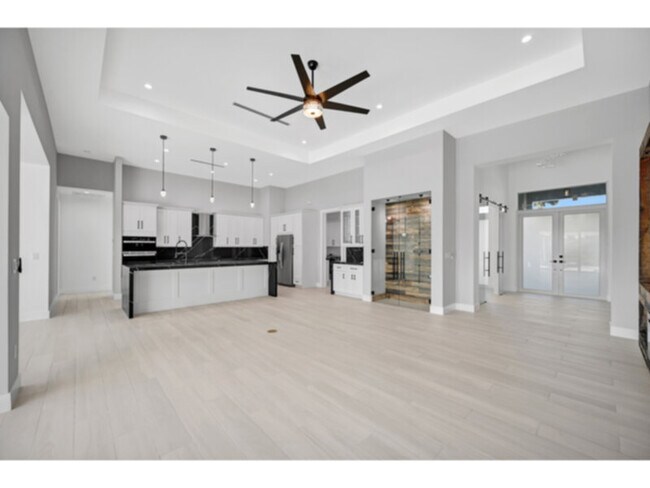 Foto del edificio - Available Now! Waterfront paradise.