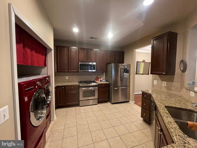 Building Photo - 1624 Hardwick Ct