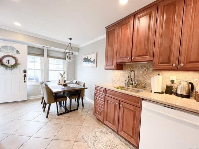 Building Photo - 127 Whalers Cove Dr