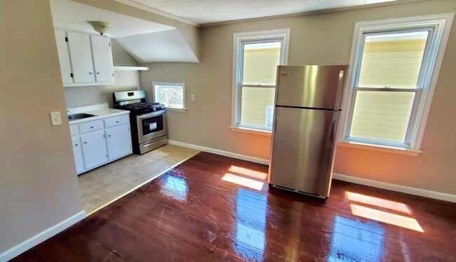 Building Photo - 2 bedroom in Fall River MA 02721