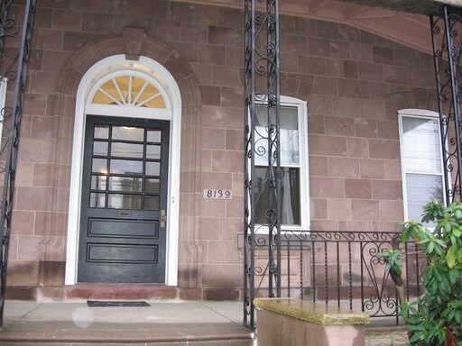 Entrada principal - 8139 Frankford Ave