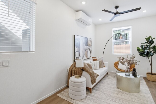 Building Photo - 3042-3044 J St