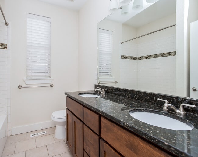 Foto del edificio - 3326 Quivas St