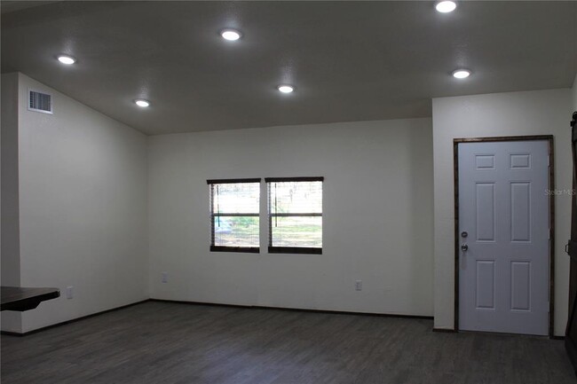 Building Photo - 139 2nd Terrace W