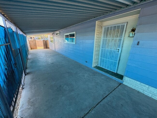 Building Photo - 3 bedroom 2 bath home in Phoenix