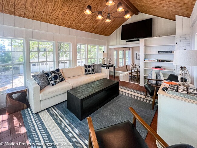 Foto del edificio - Stunning Fully Furnished Home