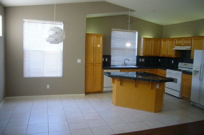 Foto del edificio - Spacious Townhome with High Ceilings in a Prime Commuter Location