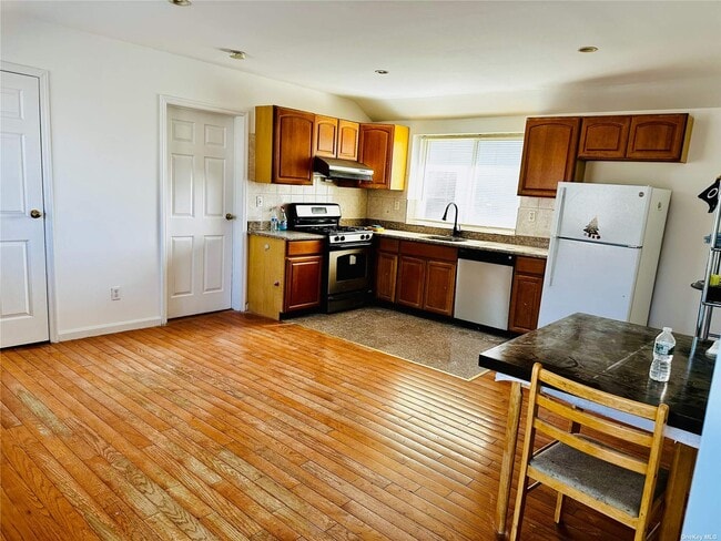 Building Photo - 155-16 Booth Memorial Ave